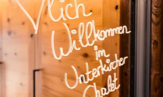 Welcome to the Unterkicher Chalet. A warm greeting on a mirror.