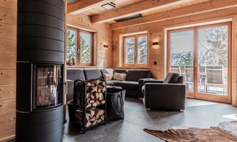 Chalet Typ Almsommer - Kaminofen und Couchecke