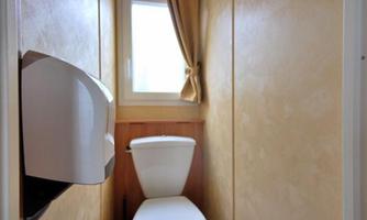 Seperates WC (direkt an Kanal angeschlossen)