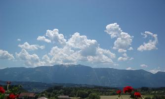 Aussicht vom Balkon im Frühsommer