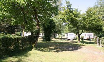 Stellplatz am Schwimmbad Camping Mössler