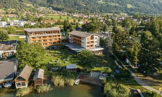 The Hotel SeeRose on the shore of Lake Ossiach with lake access