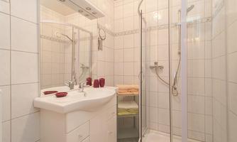 Zimmer_6_Dusche