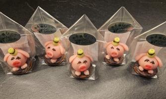 Our handcrafted marzipan figurines are a popular treat for Christmas, New Year's Eve, and Carnival. Each piece is lovingly created with artisanal expertise by our pastry master and her team. Also available for custom orders – a unique and delightful highlight for special occasions!