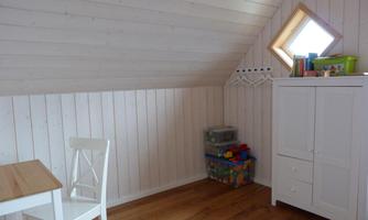 Schlafzimmer 1 mit Spielzeug für die Kinder