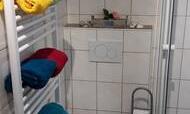 Bad mit Dusche und WC