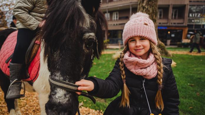 Ponyreiten am Adventpfad in der Engelstadt