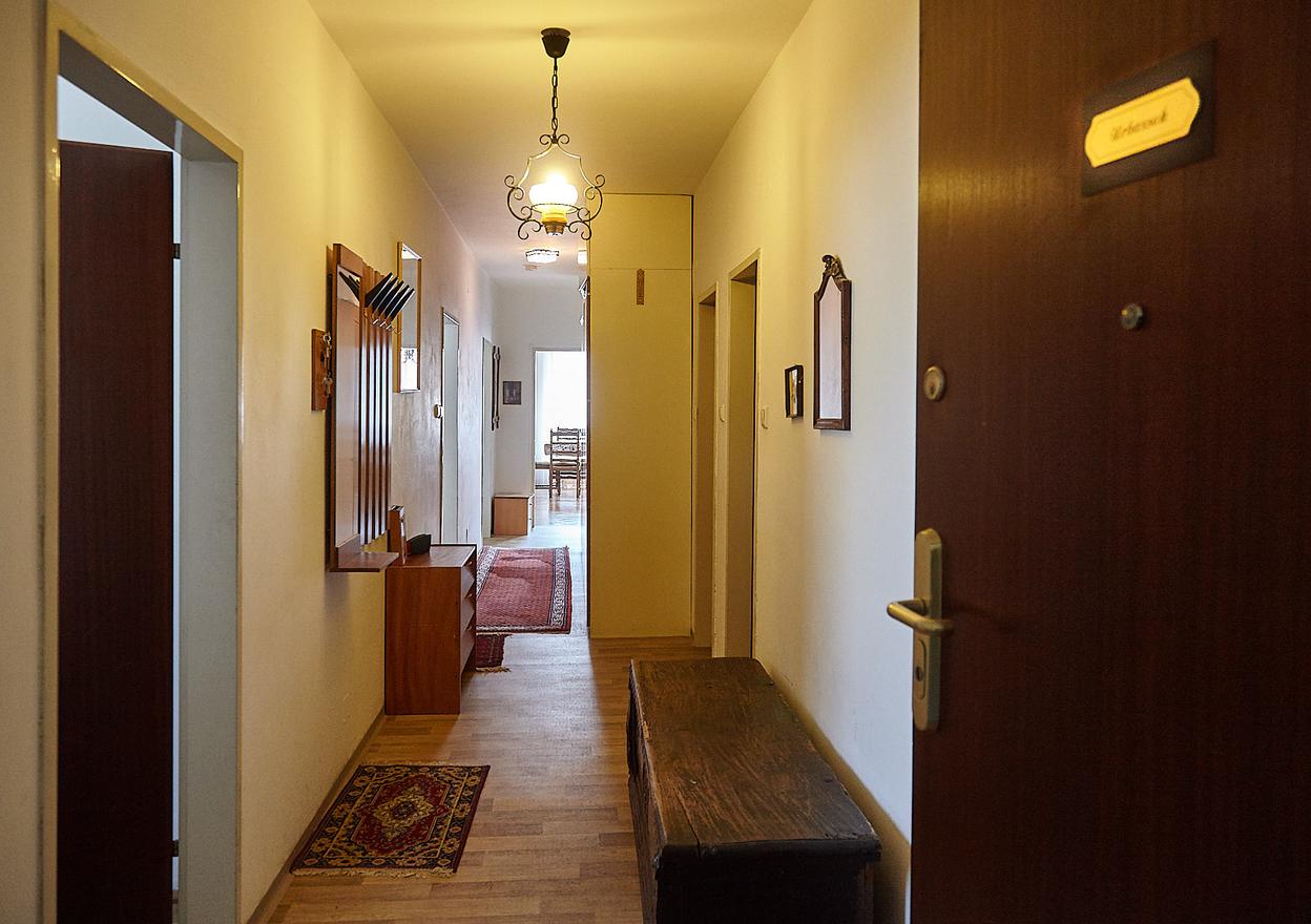 Schöne altmöbilierte Wohnung in Klagenfurt