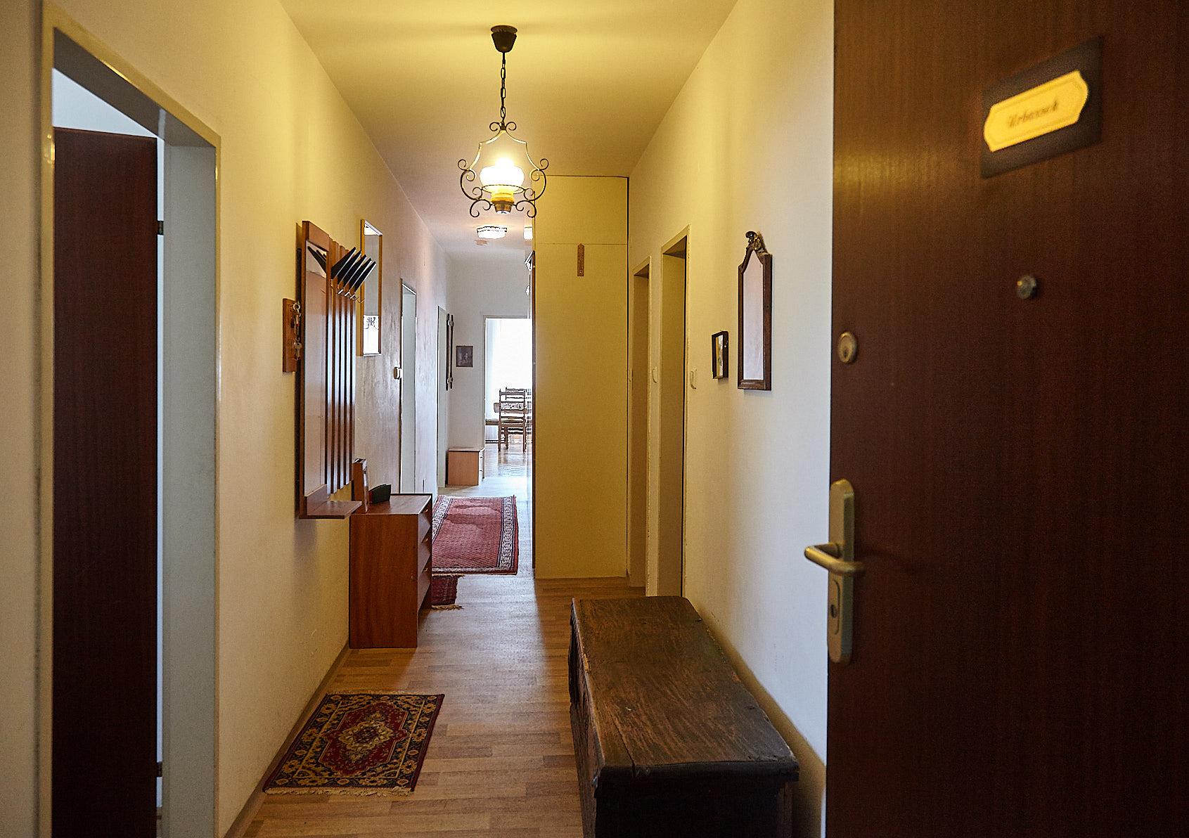 Schöne altmöbilierte Wohnung in Klagenfurt