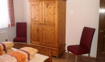 Salvia Schlafzimmer mit Kleiderschrank