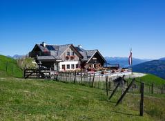 Heilsalben sieden bei der Kößlbacher Alm Heilsalben sieden bei der Kößlbacher Alm