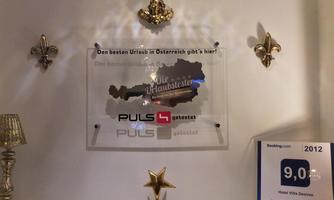 An award for the best vacation in Austria. The trophy and the plaque display high ratings for the hotel.