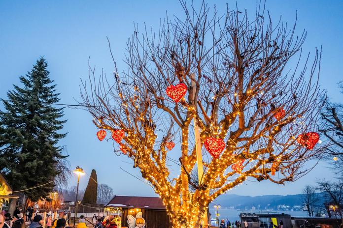 Lichterpark und Kissing Tree in der Engelstadt