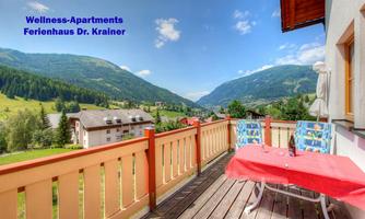 A balcony with a view of the picturesque mountain landscape. The surroundings are green and inviting, ideal for a relaxing stay.