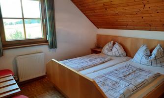 Pension Hecher FeWo Bergsicht Schlafzimmer 2