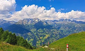 Dreamlike mountain hikes right from the front door, here on the Mohar summit (2,605 m)