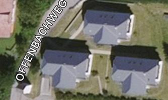 A map overview shows several residential buildings along Offbachweg and Rossiniweg. The surroundings are green and well-maintained.