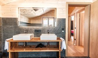 Heidi Chalets Typ Bergwinter - Waschtische Bad OG