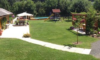 Garten mit Schwimmbad 1