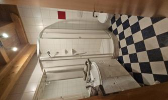Badezimmer mit Dusche & WC