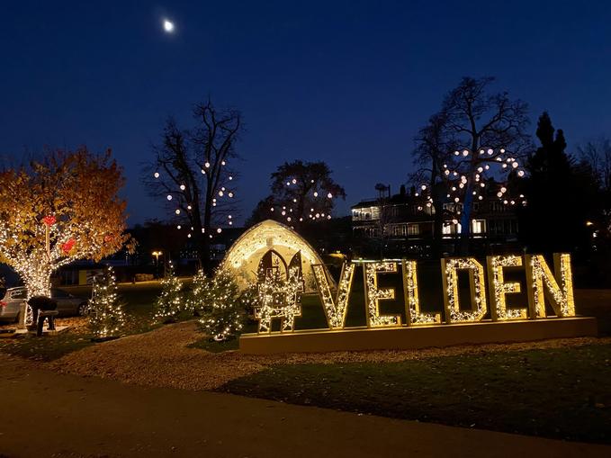 Lichterpark und Kissing Tree in der Engelstadt