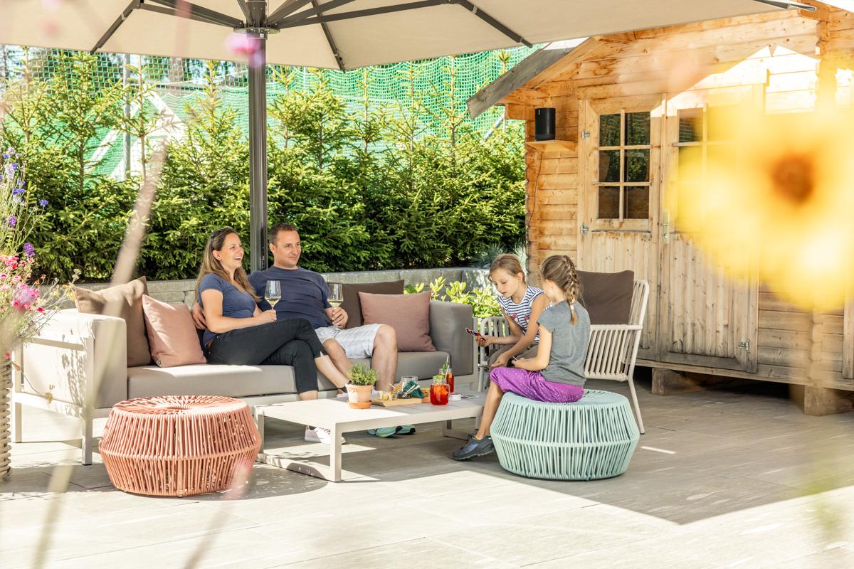 hotel-valbella-resort-arosa-lenzerheide-garten-poo hotel-valbella-resort-arosa-lenzerheide-garten-poo