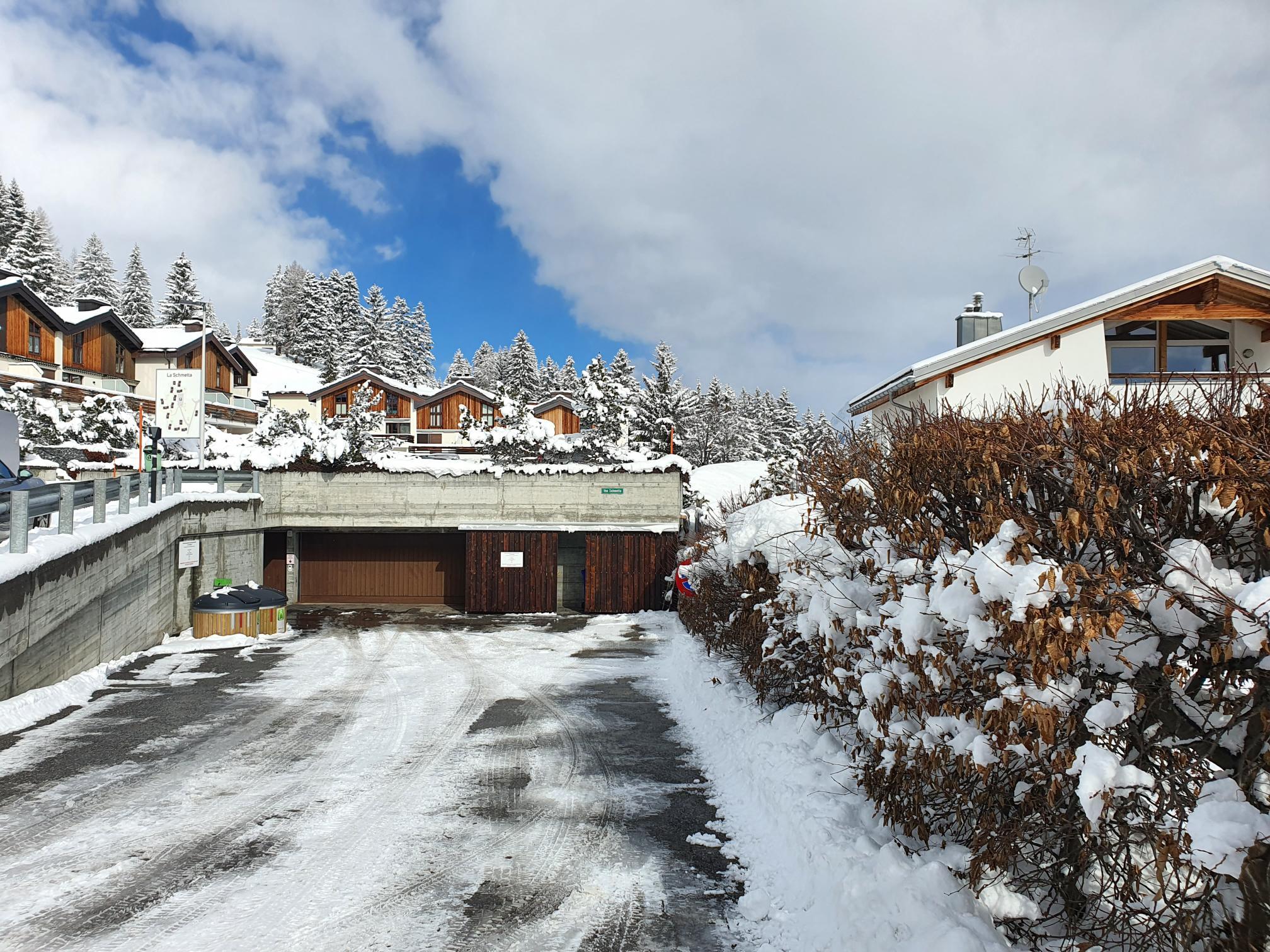 Access to the parking garage Access to the parking garage