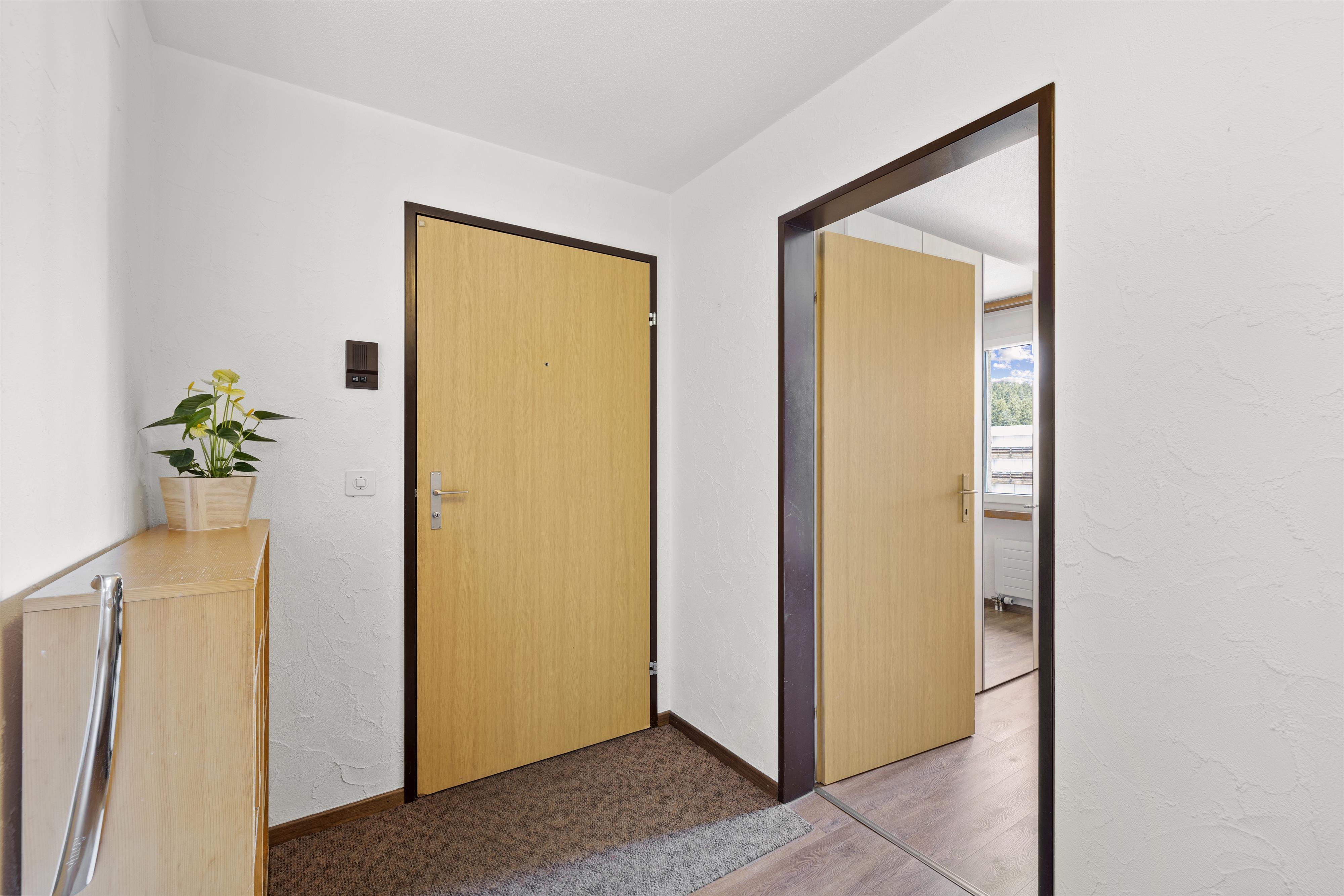 Eingangsbereich mit Blick ins Schlafzimmer 1 Eingangsbereich mit Blick ins Schlafzimmer 1