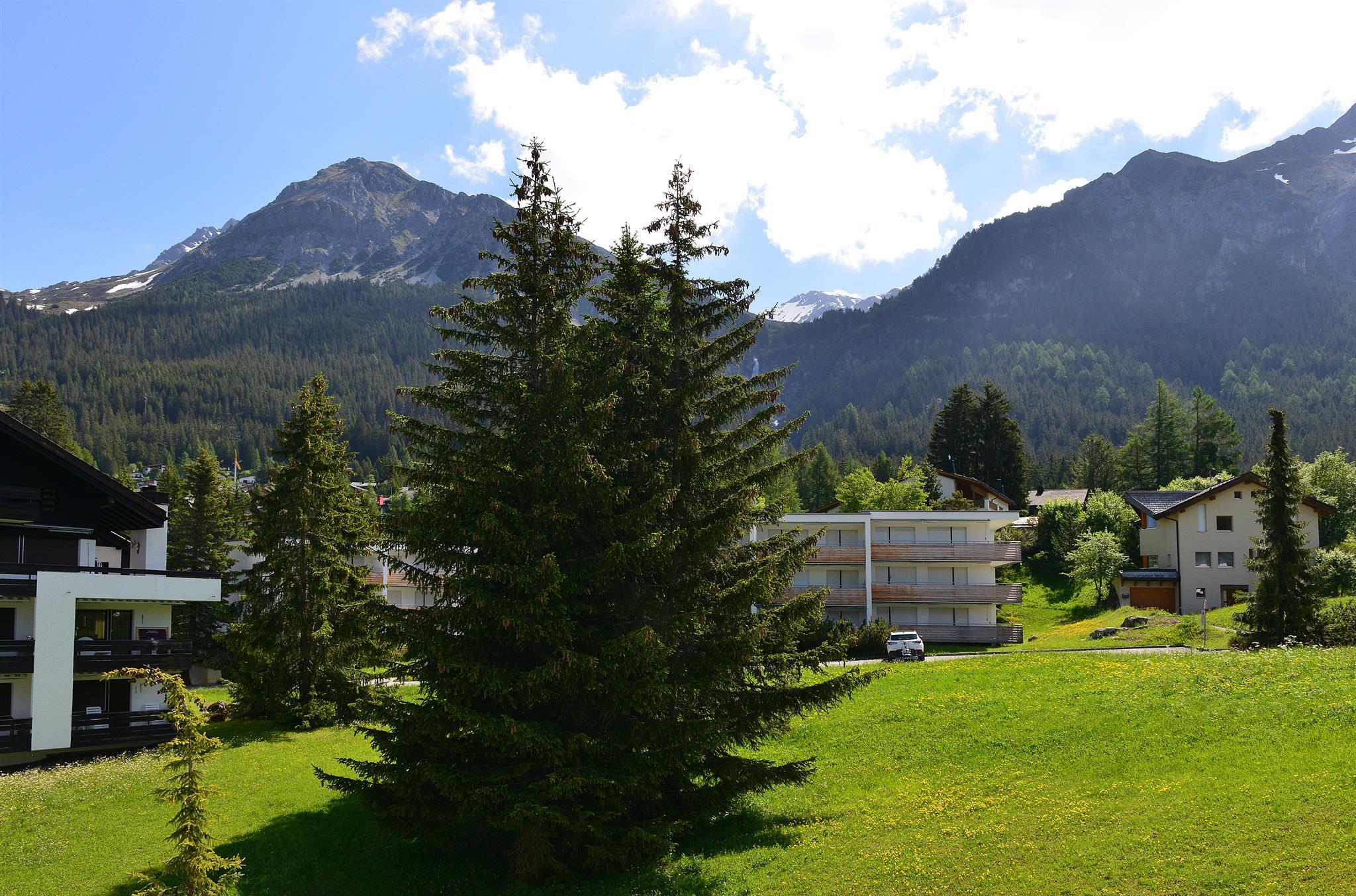 Aussicht Richtung Rothorn und Lenzerhorn Aussicht Richtung Rothorn und Lenzerhorn