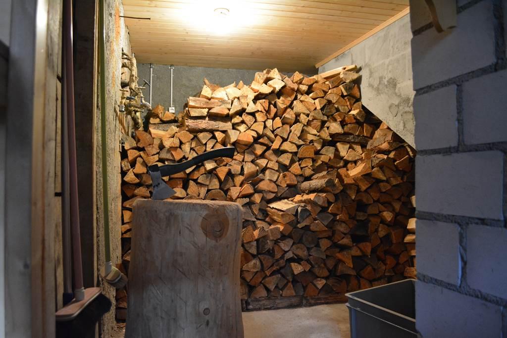 Holzlager.JPG Holzlager.JPG