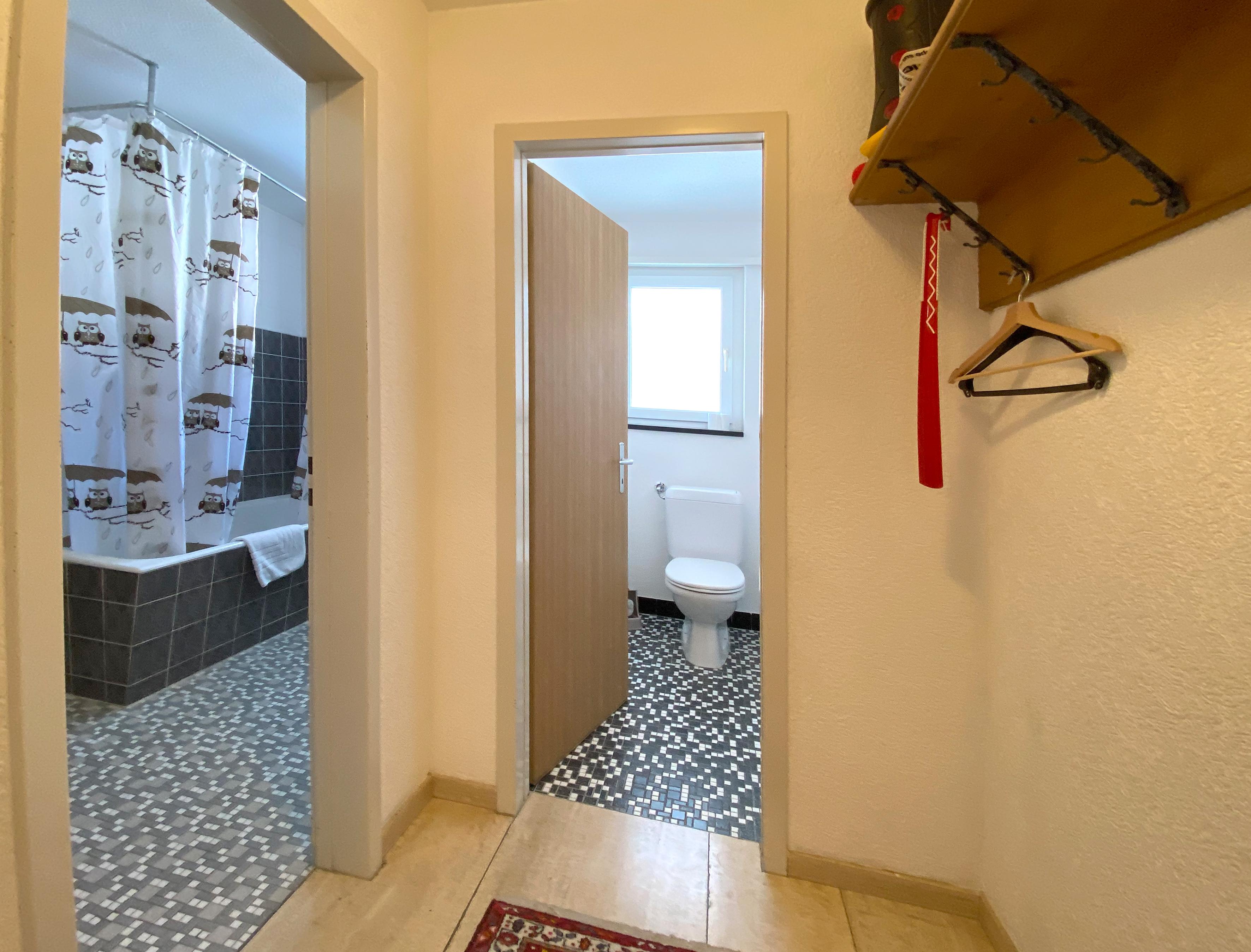 Gang Bad WC.jpg Gang Bad WC.jpg