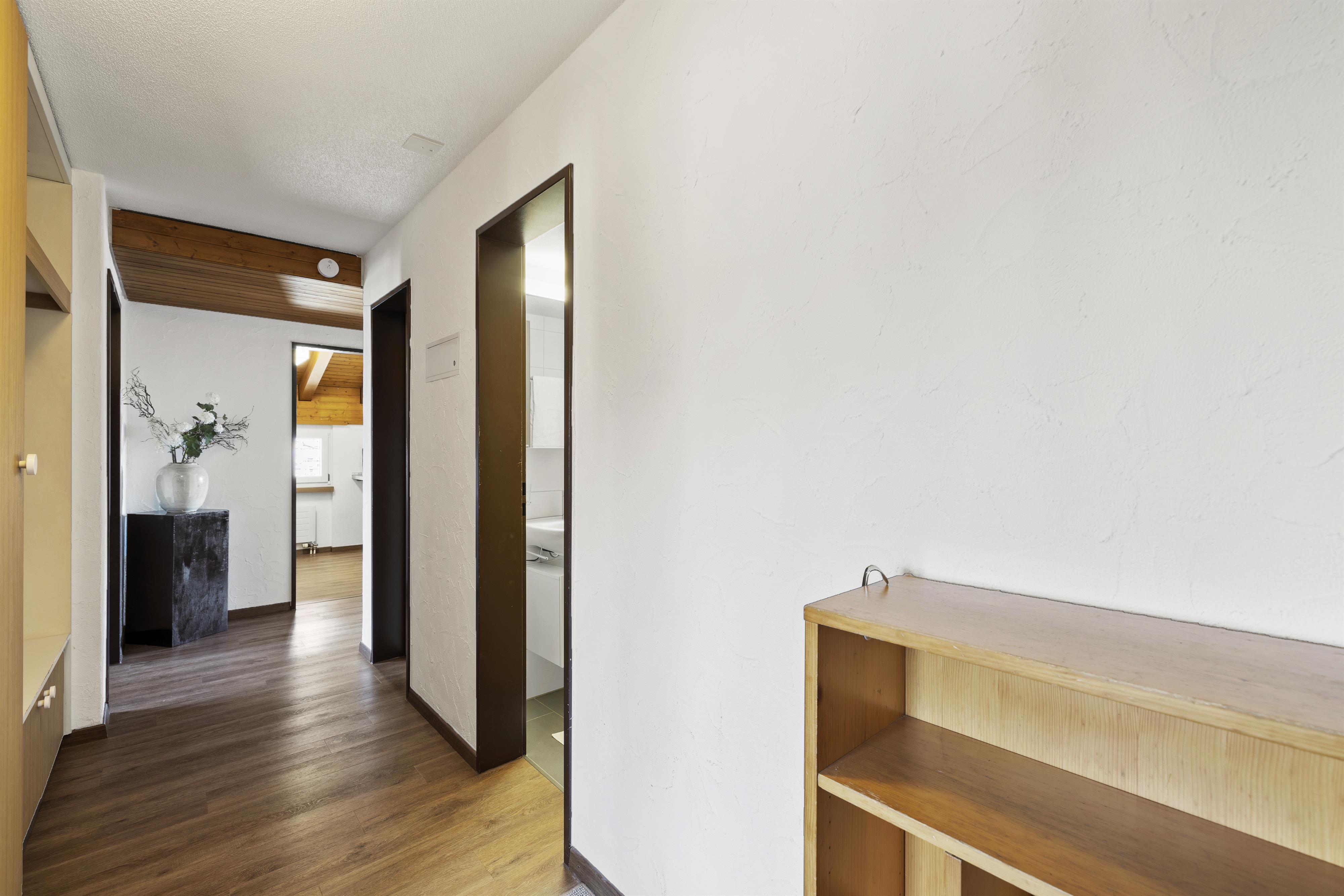 Wohnungsausschnitt Badezimmer & Küche Wohnungsausschnitt Badezimmer & Küche