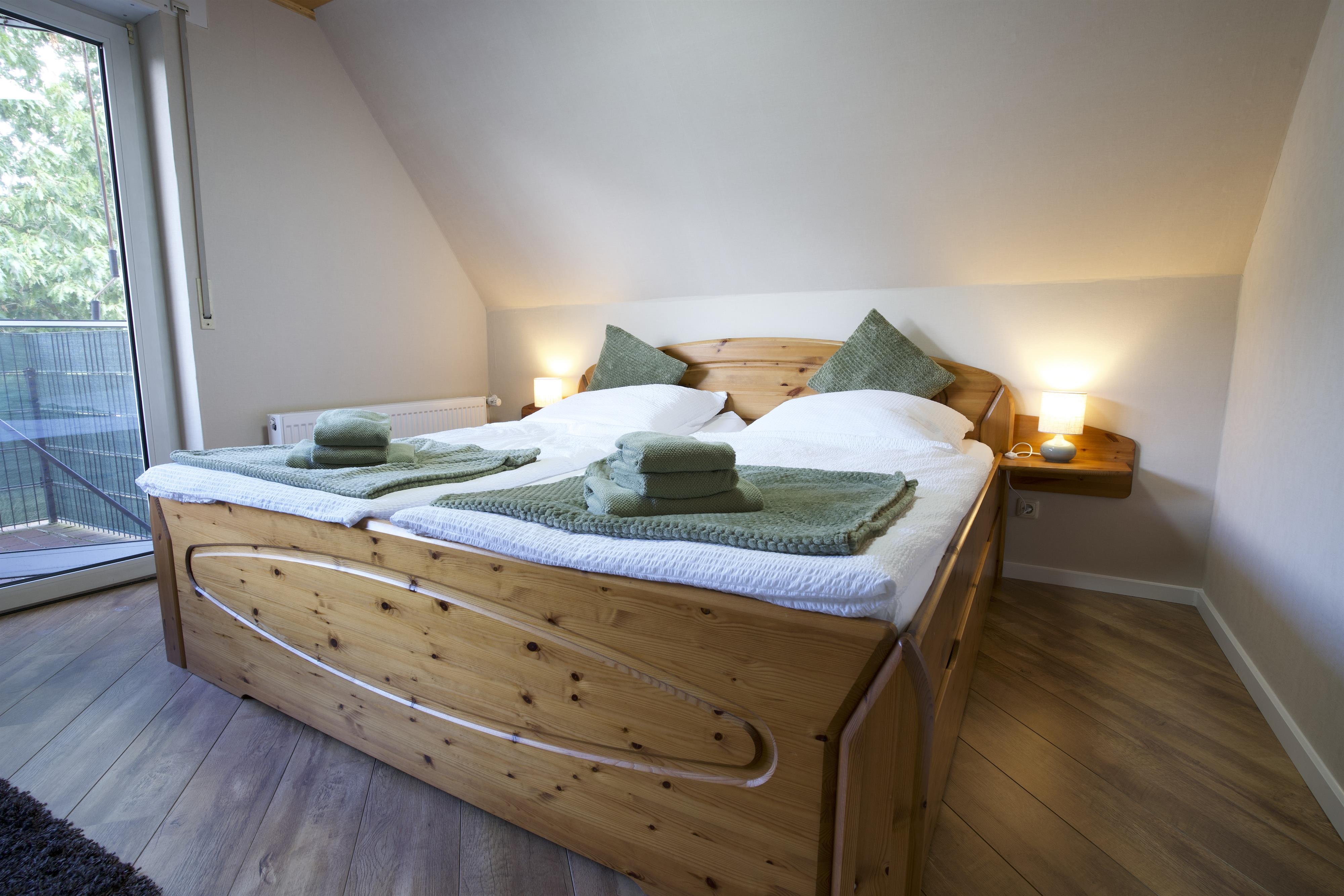 Schlafzimmer 1/Doppelbett