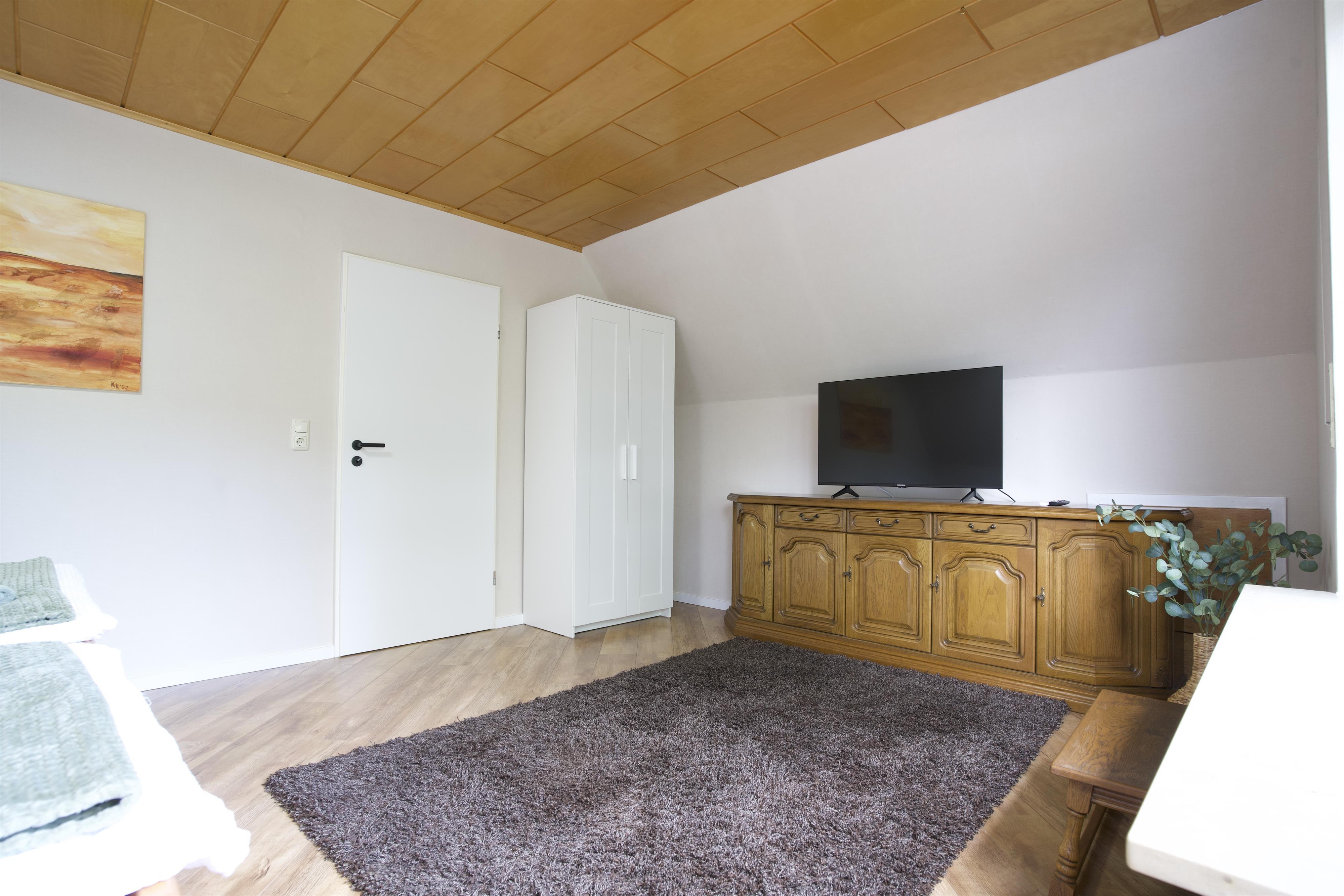 Schlafzimmer 1/Fernseher