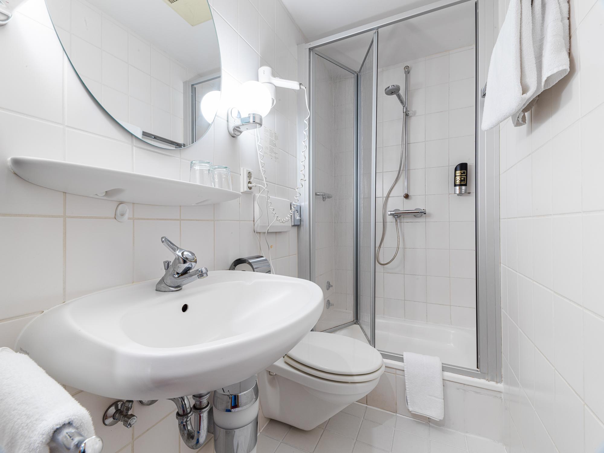 Standard Doppelzimmer Badezimmer