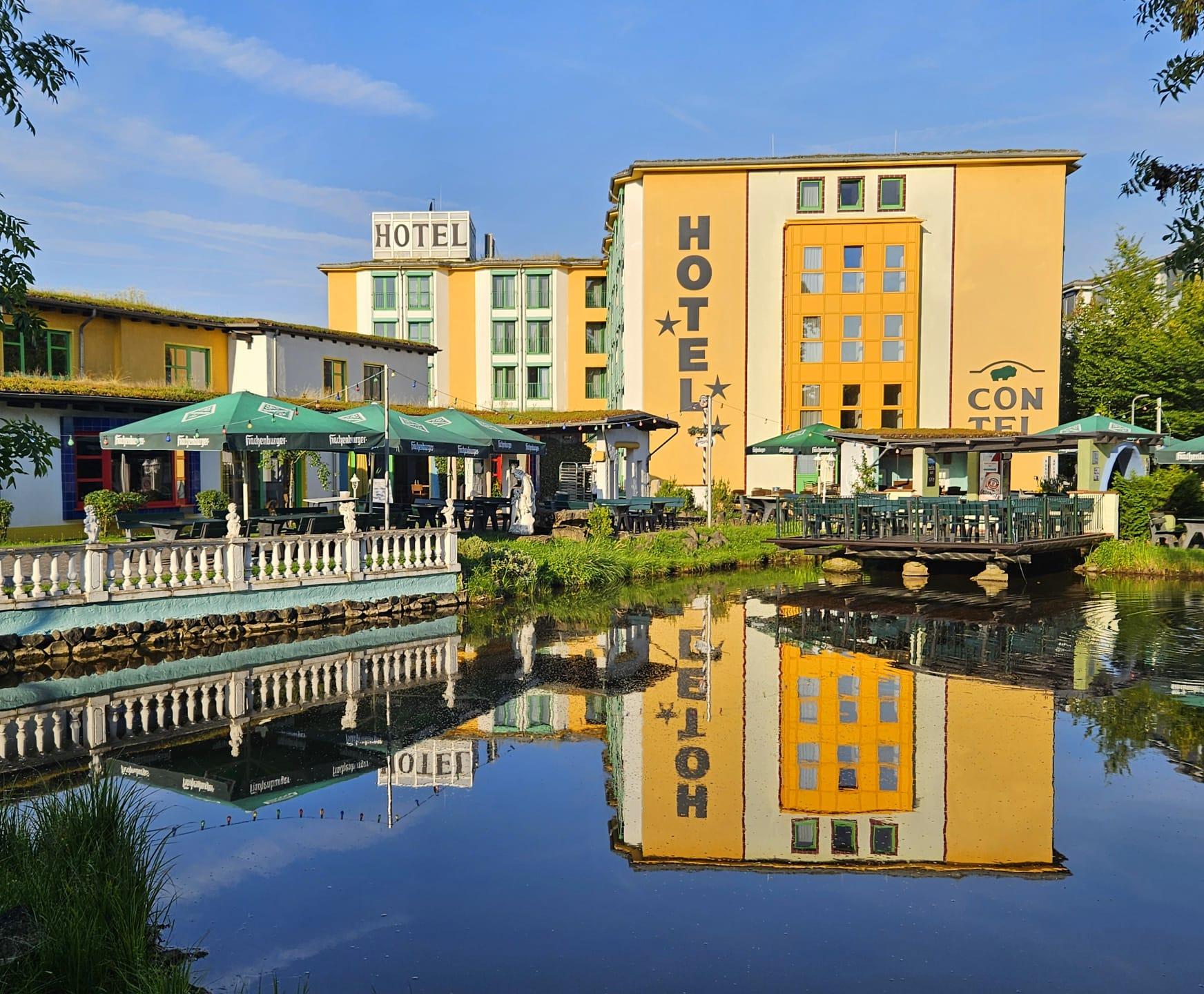 Hotel-Außenansicht