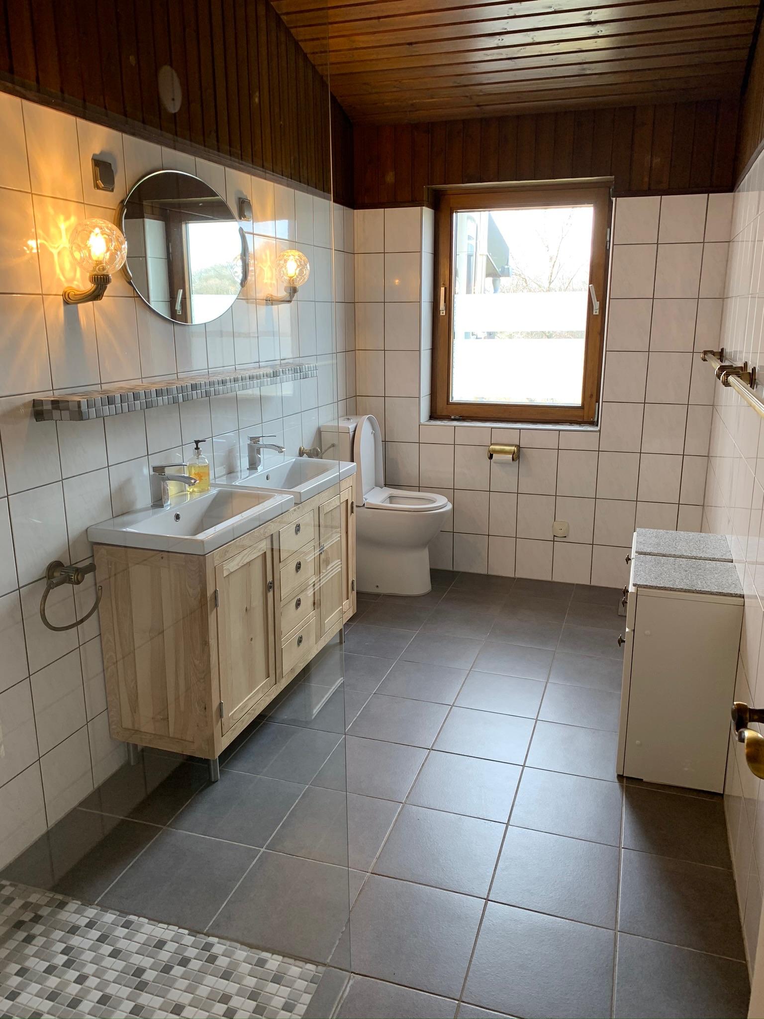 BCDC2B7D-D674-4DA0-AFDD-9701A1F71511