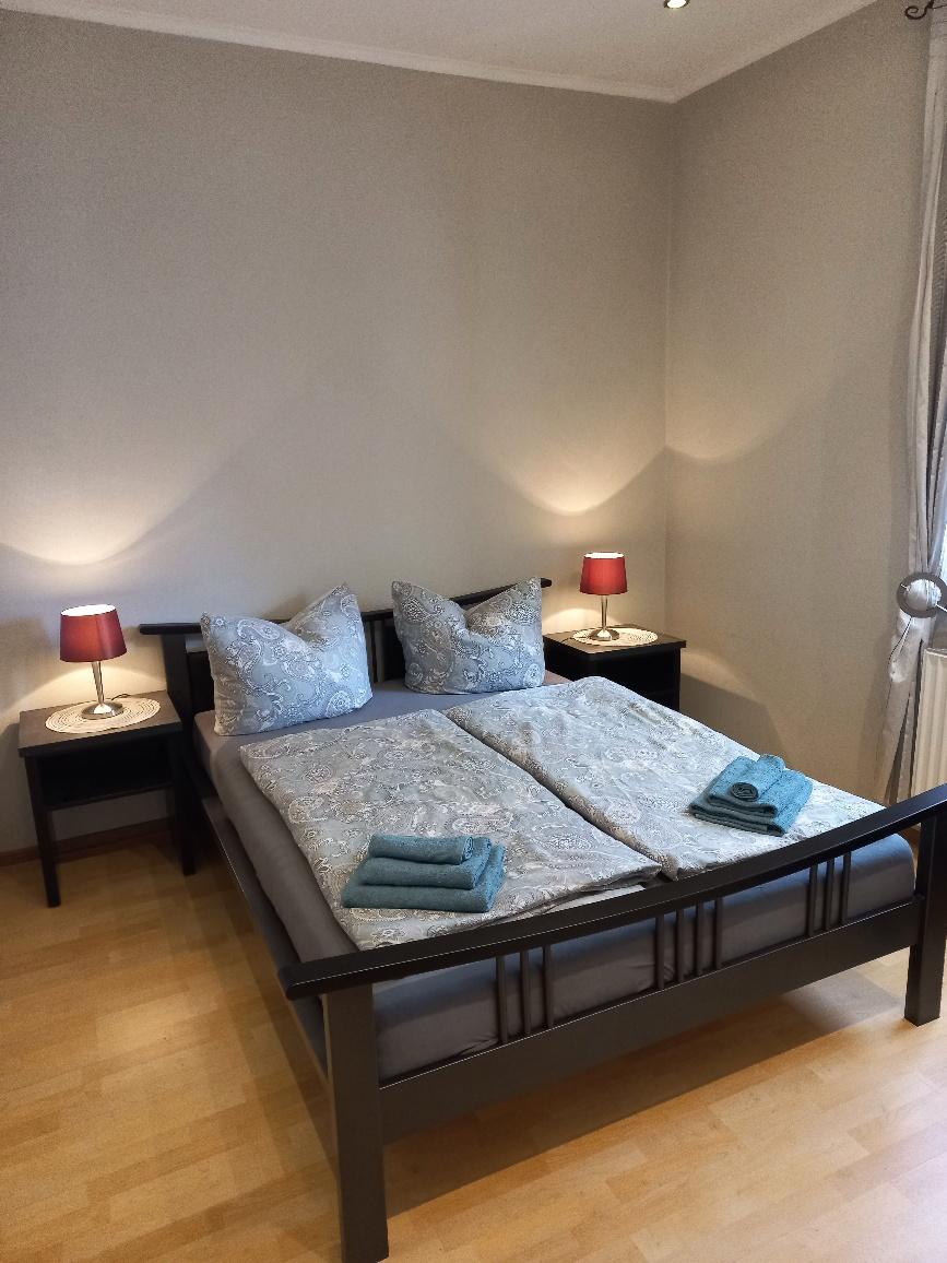 Schlafzimmer 1
