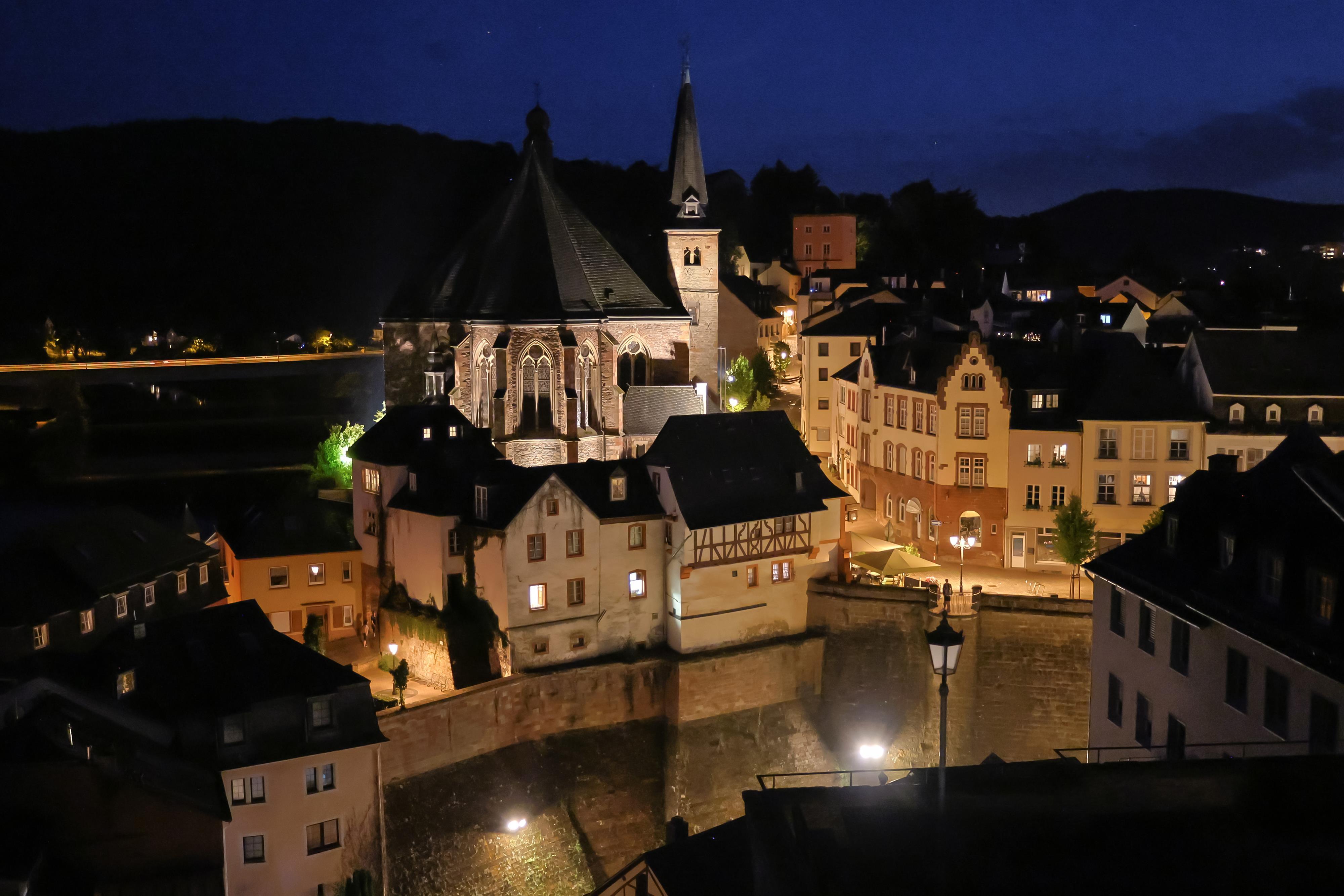 Saarburg bei Nacht