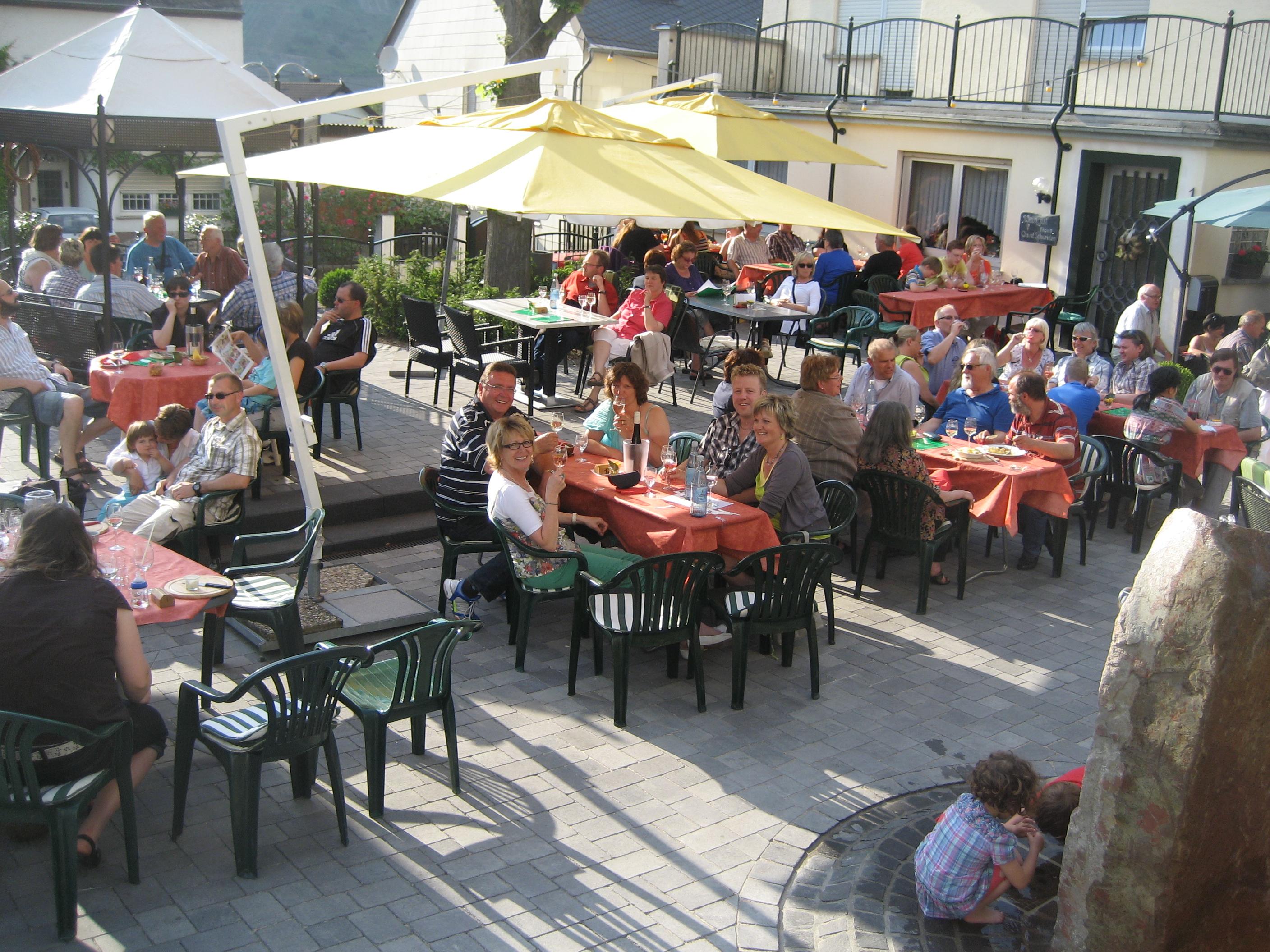 Weinparty im Weingut Quint