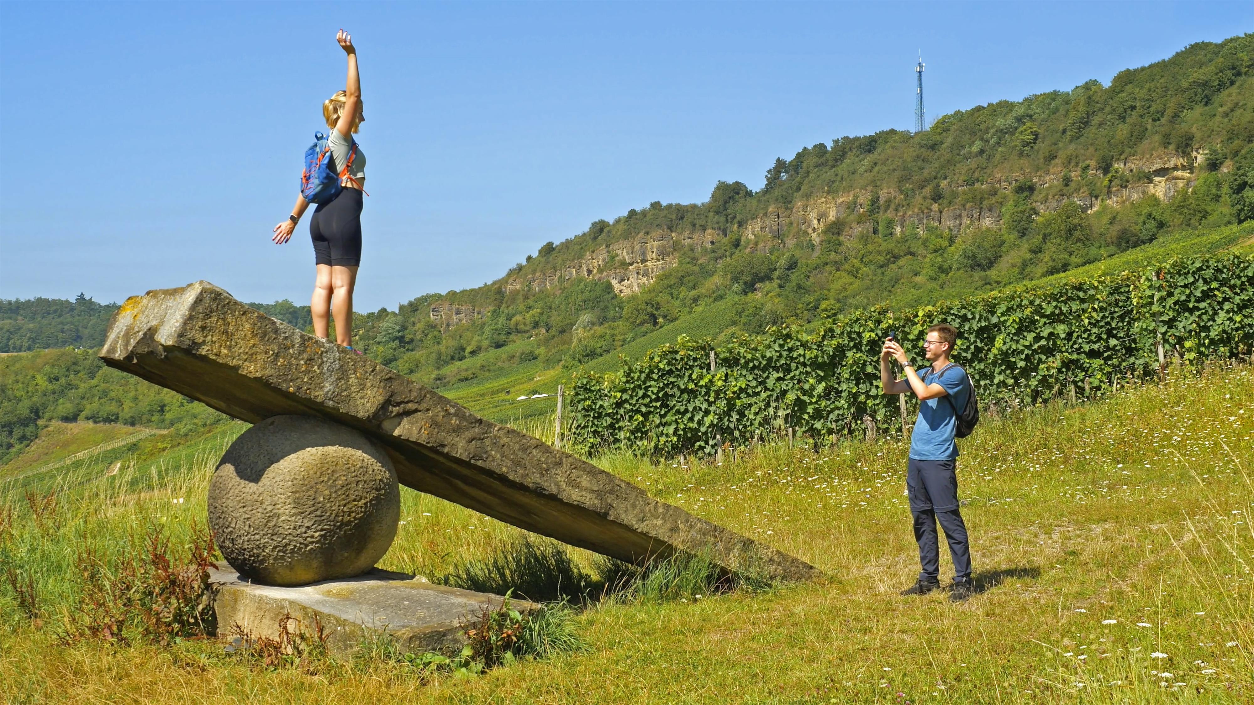 Skulptur "Knie im Gelenk" (4)