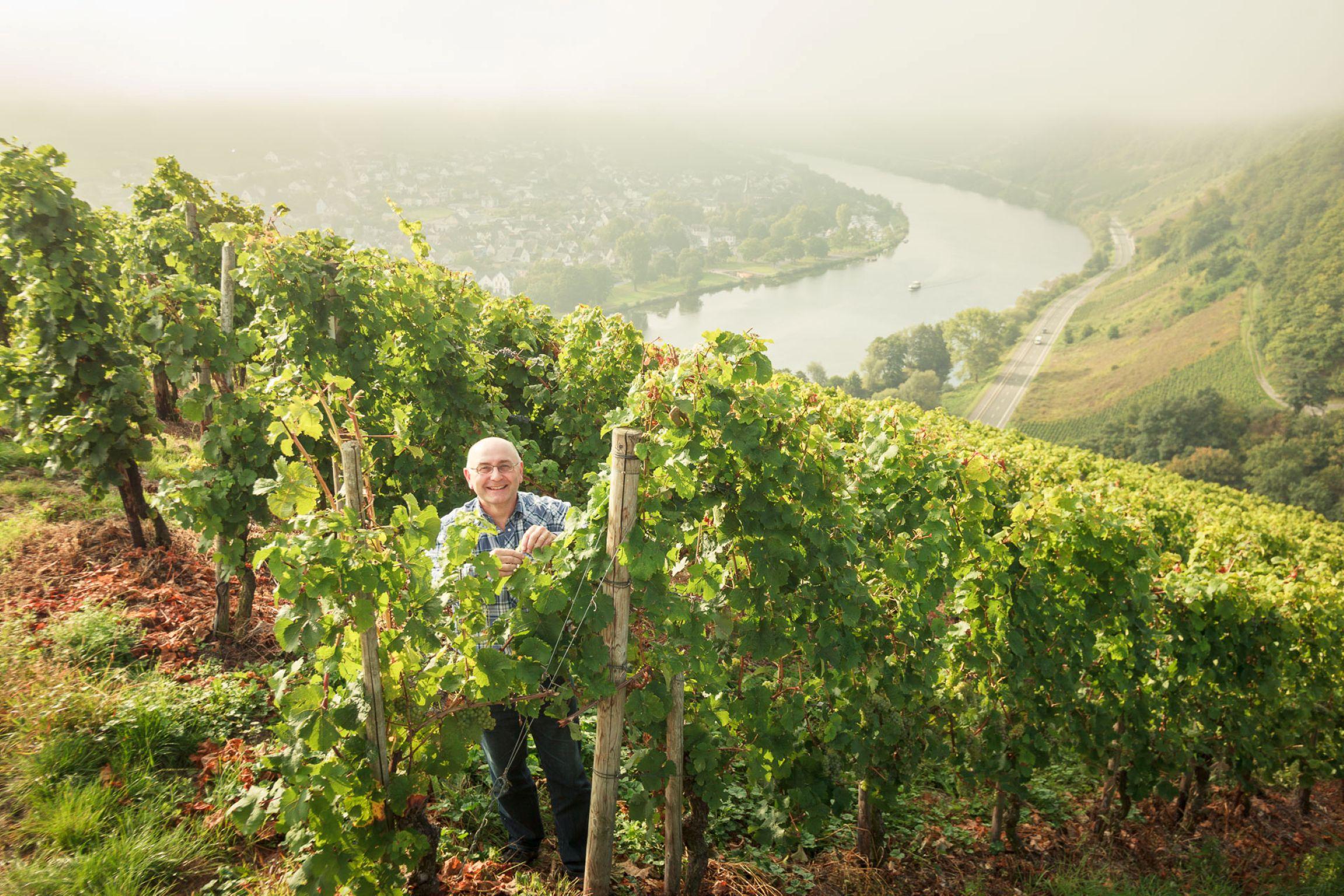 Winzer_Andreas_im Weinberg