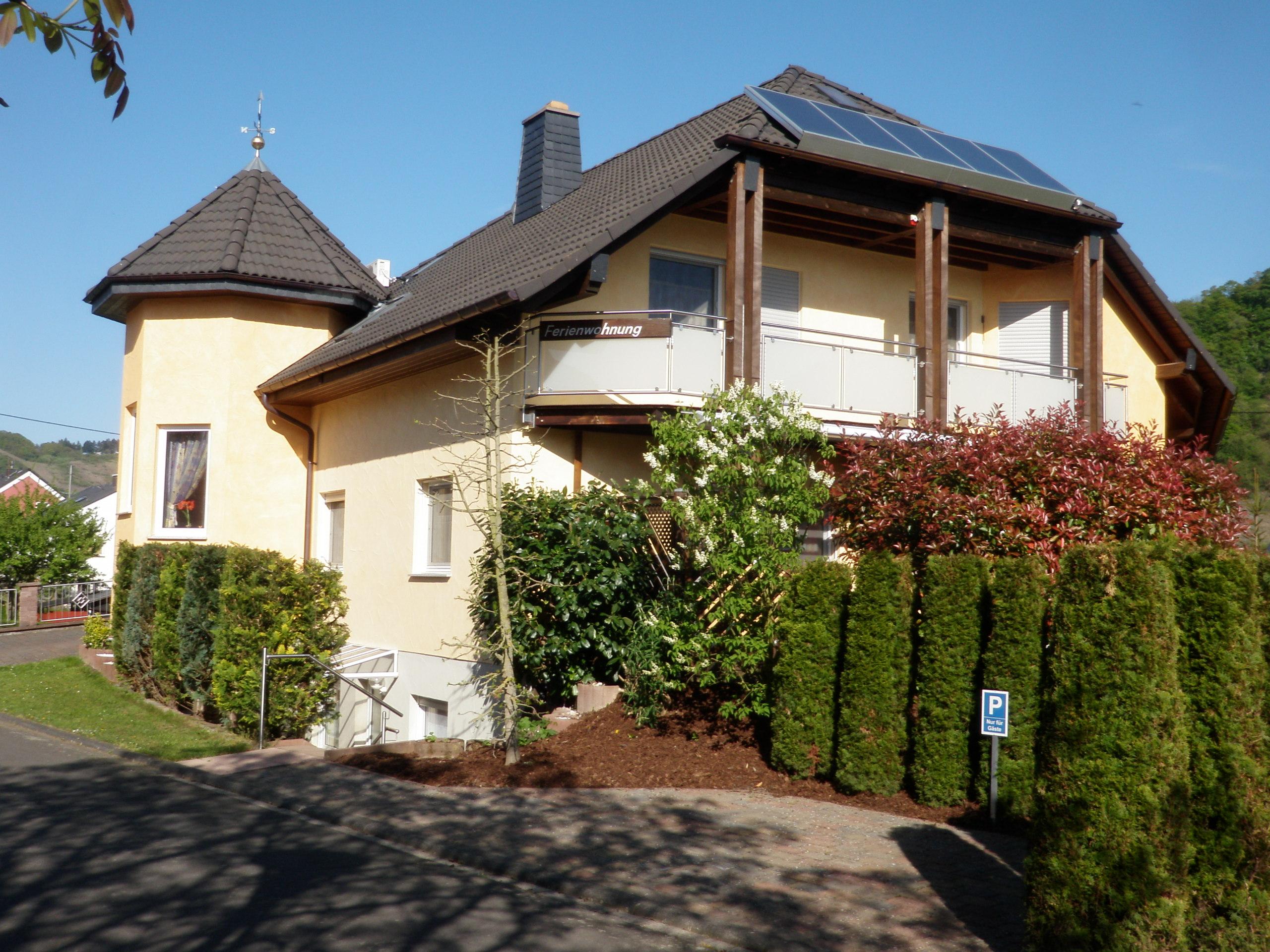 Hausansicht mit Fewo Parkplatz