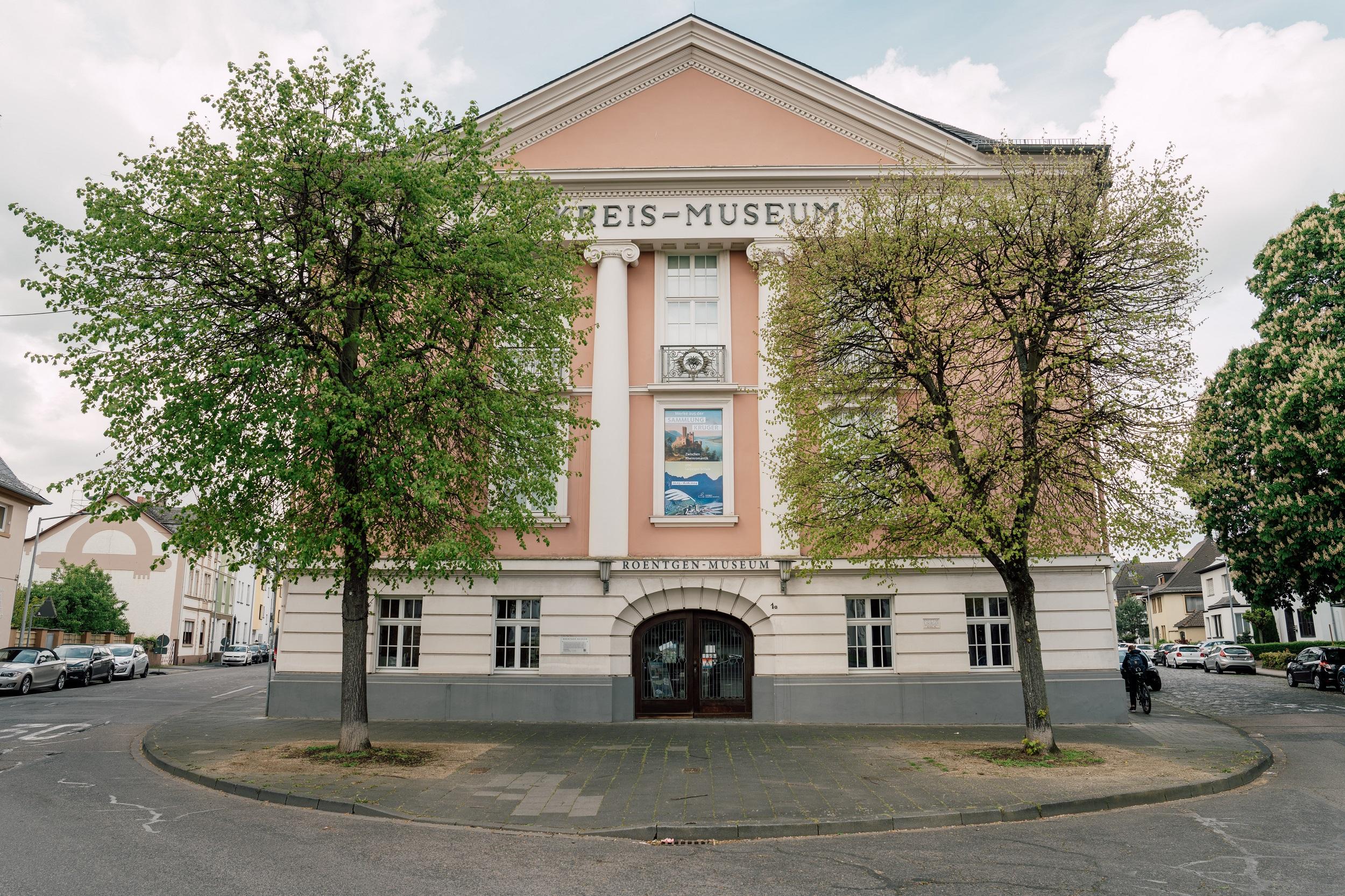 Bilder Von Haus Des Döners Neuwied Roentgen-Museum: Ausstellung: Uwe Langnickel " Wunderschön – Bella