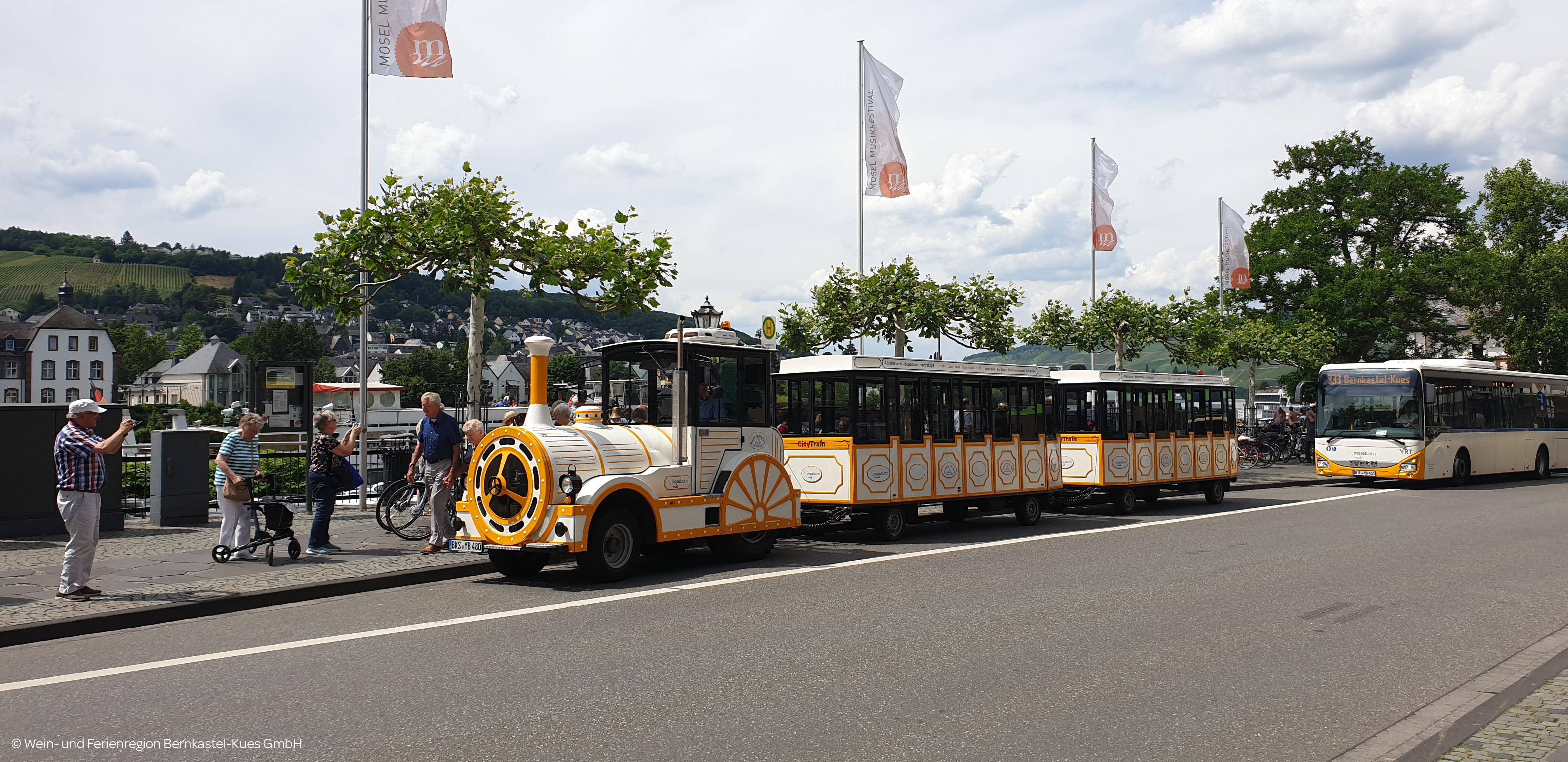 Panoramabahn_Person_Sommer_Bernkastel ©Wein- und F