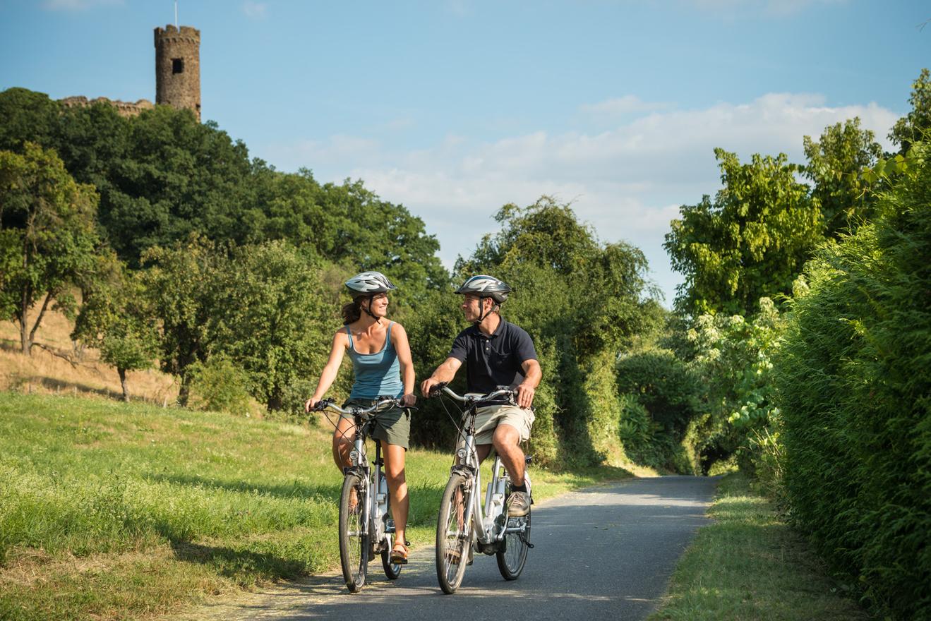 Aartalradweg – unterwegs mit Burg Ardeck
