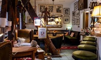 Bar, Bilder und besondere Kunstobjekte