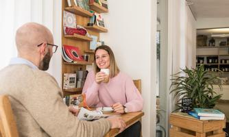 Café in der Lahntaler Kaffeerösterei