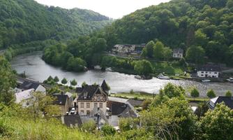 Panoramablick auf Balduinstein und die Lahnschleif
