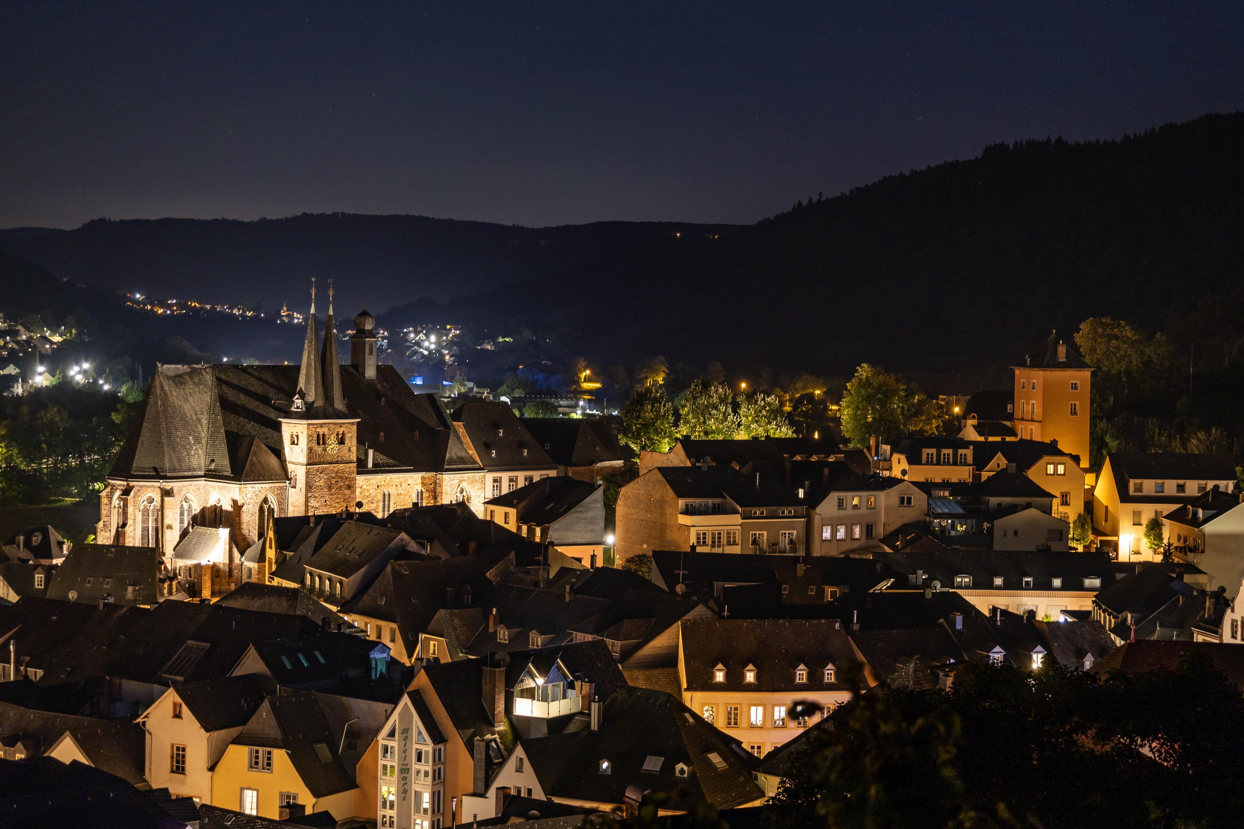 Saarburg bei Nacht